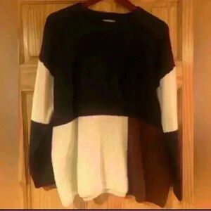 Andree  by unit sweater like new S